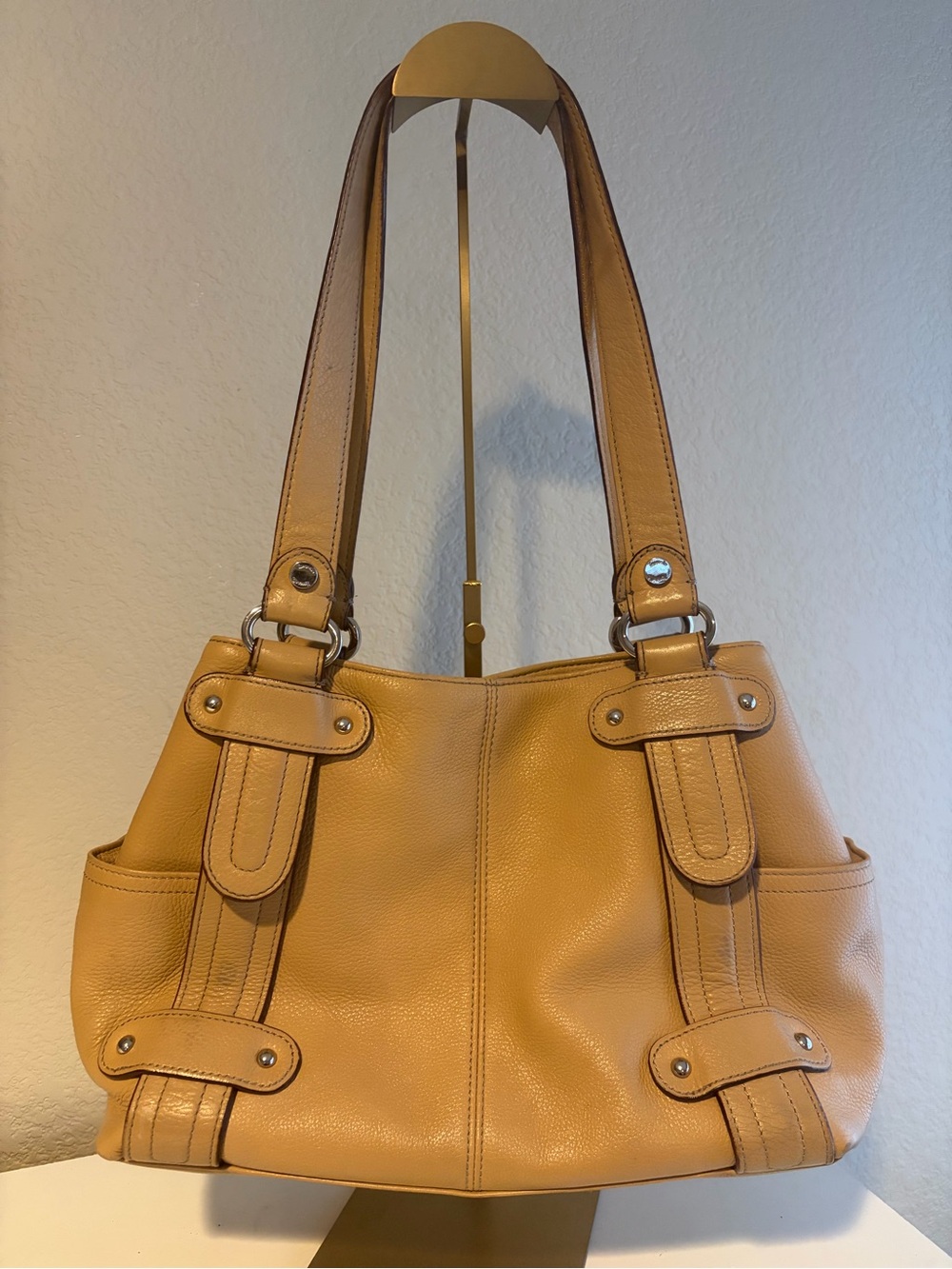 Tignanello Tan Leather Slouchy Shoulder Bag Tote Purse Pebbled Leather Classic